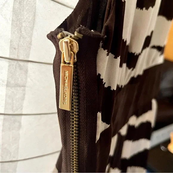 Micheal Kors Chic Zebra-Print Silk Midi Dress with Cinched Waist Size S - Picture 5 of 9